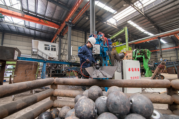 高碑店网架配件-螺栓球加工车间